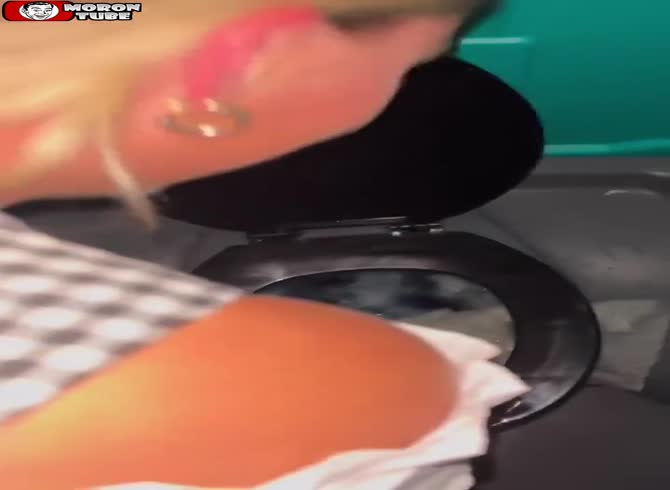 Video :Her phone actually fell in the incorrect spot